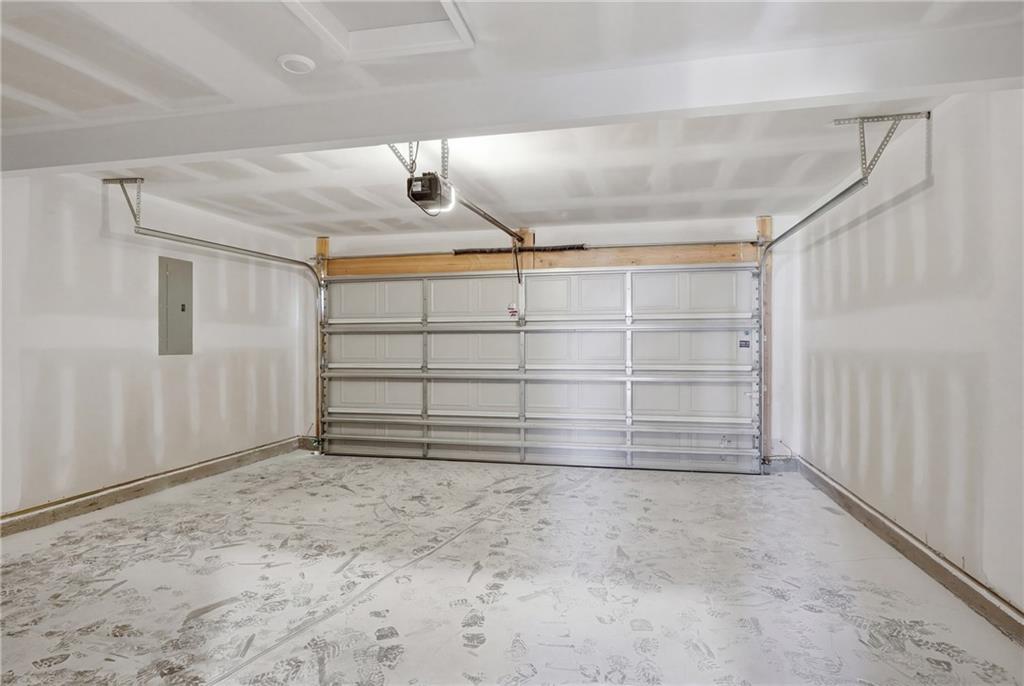 20310 W 195th St, Spring Hill, KS 66083