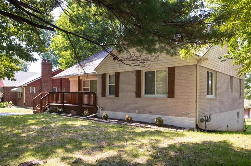 319 E Bellevista Dr, Independence, MO 64055