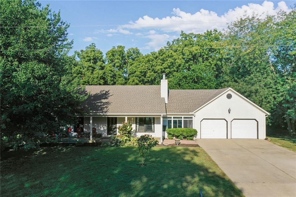 1102 S Elm St, Louisburg, KS 66053