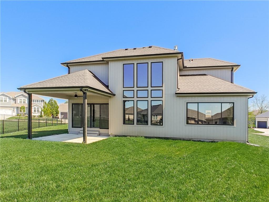 16724 S Twilight Ln, Olathe, KS 66062
