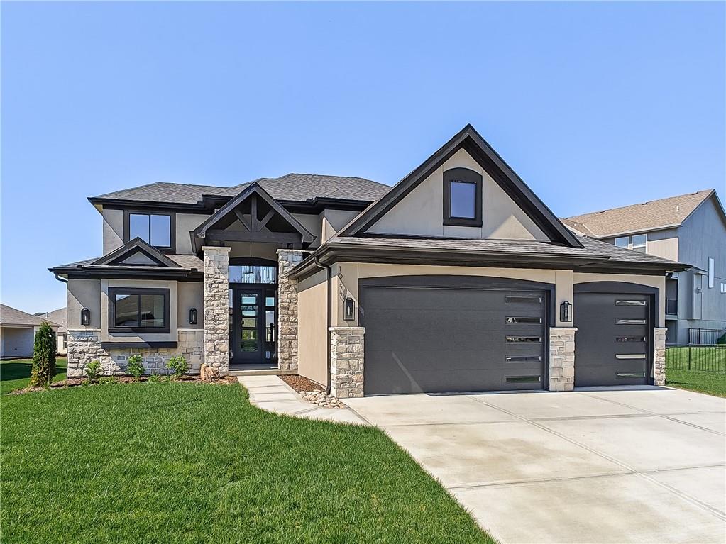 16724 S Twilight Ln, Olathe, KS 66062