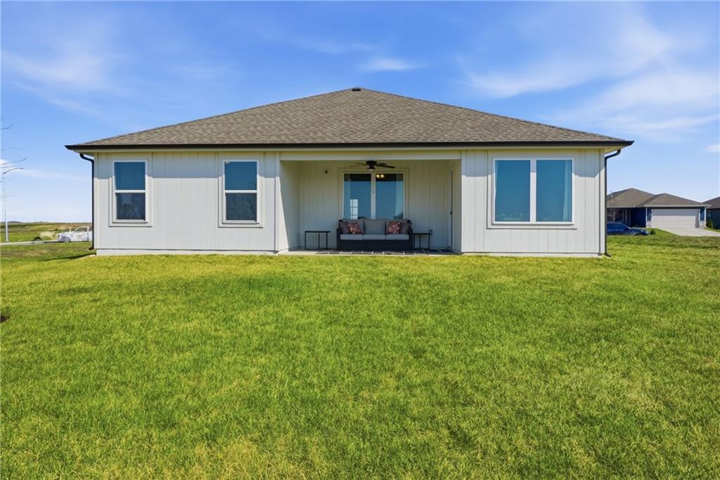20320 W 195th St, Spring Hill, KS 66083