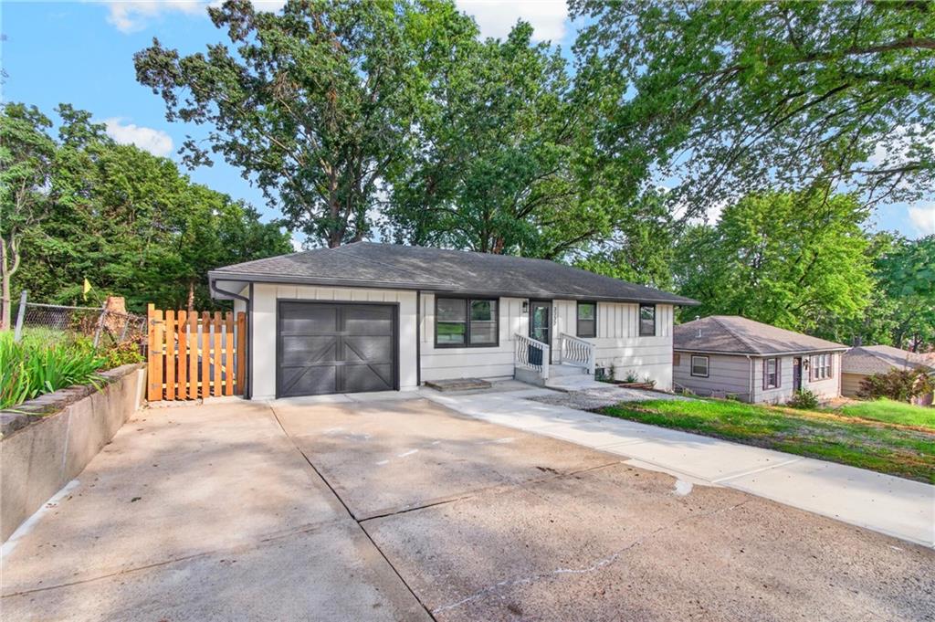 3737 N Walrond Ave, Kansas City, MO 64117