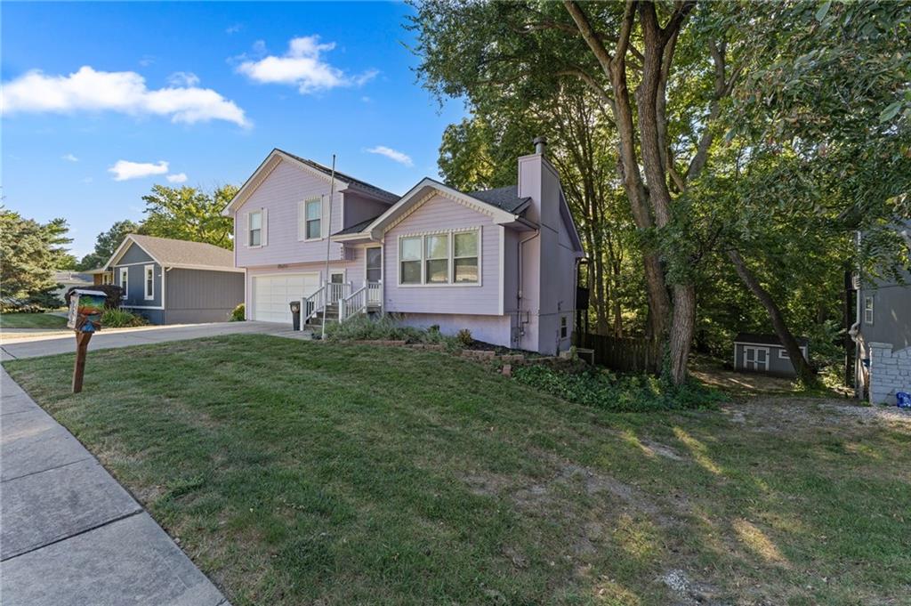 6804 Orchard St, Pleasant Valley, MO 64068