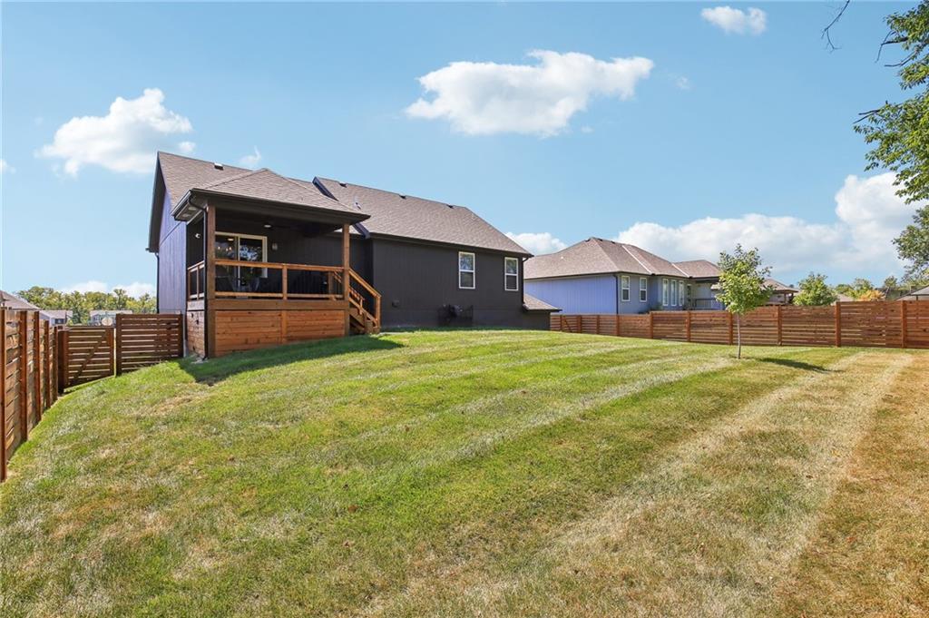 1000 NW Crestwood Dr, Grain Valley, MO 64029