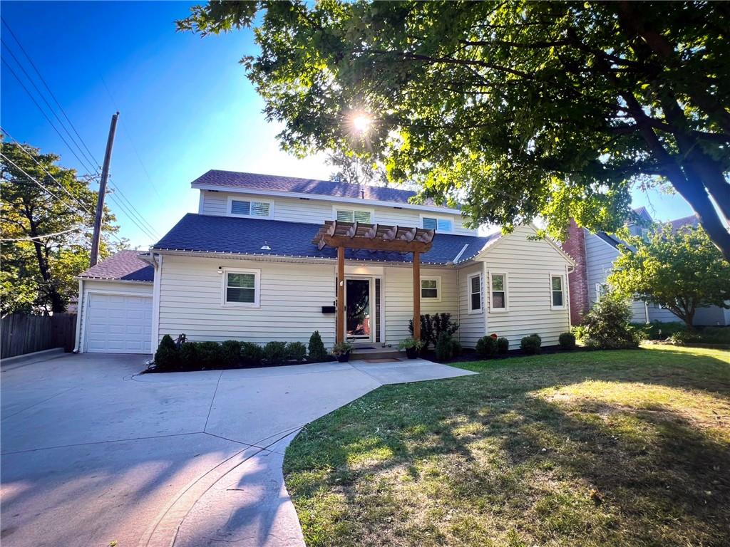 4935 Fairway Rd, Westwood, KS 66205