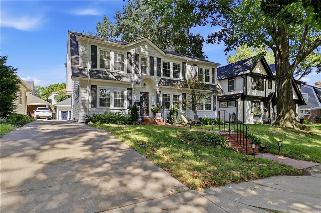 202 W Dartmouth Rd, Kansas City, MO 64113