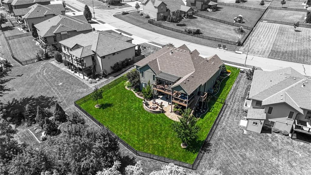 4461 Lakeview Ter, Basehor, KS 66007
