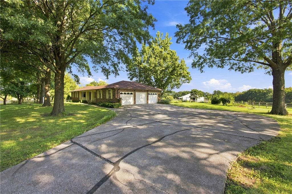 5460 W 175th St, Stilwell, KS 66085