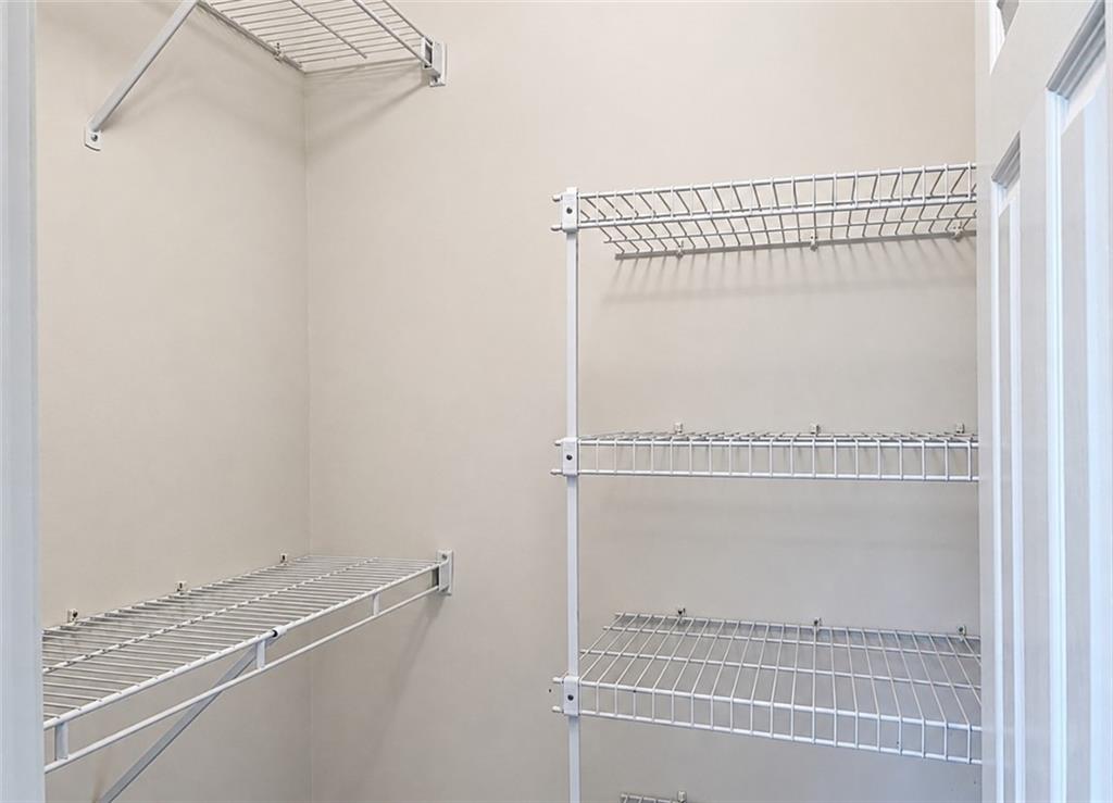 8403 W 128th St, Overland Park, KS 66213