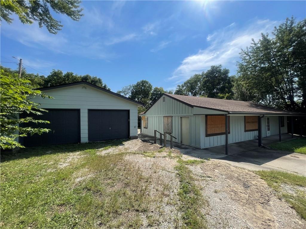 1125 Elizabeth St, Liberty, MO 64068