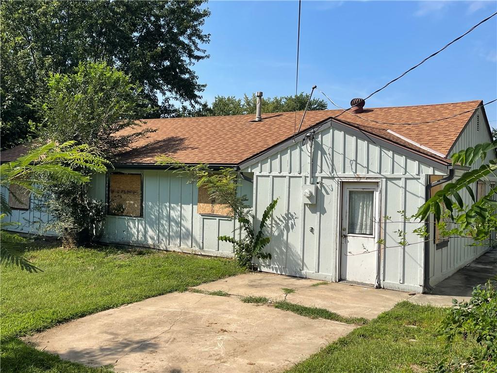 1125 Elizabeth St, Liberty, MO 64068