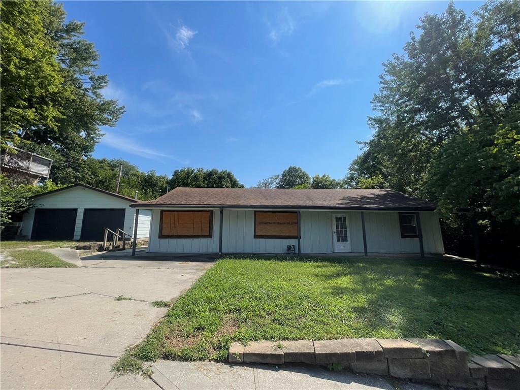 1125 Elizabeth St, Liberty, MO 64068