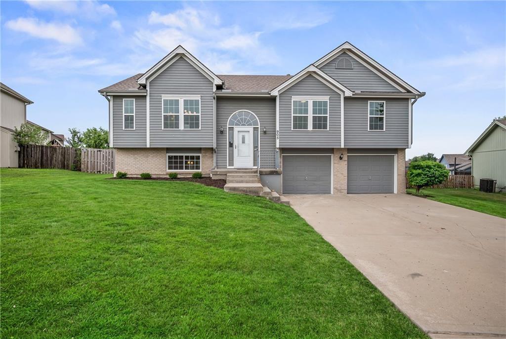 905 NW 112th Ter, Kansas City, MO 64155