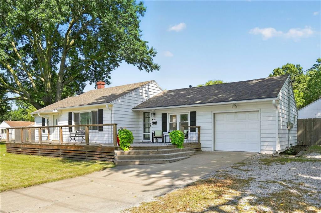 210 SW 5th St, Lee's Summit, MO 64063