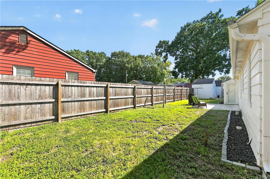 210 SW 5th St, Lee's Summit, MO 64063