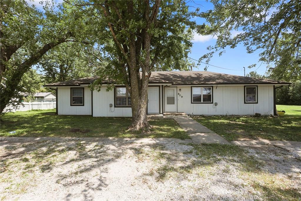 818 Wix Ln, Butler, MO 64730
