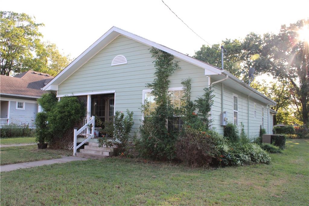 415 N Ozark St, Girard, KS 66743