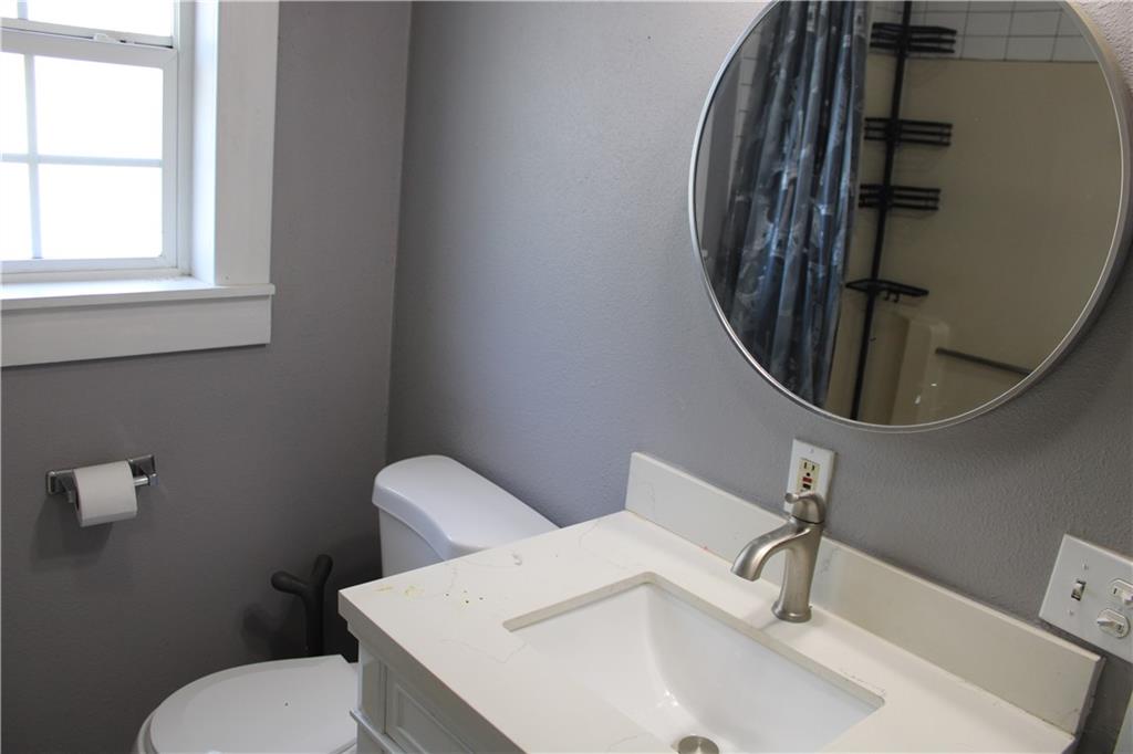 415 N Ozark St, Girard, KS 66743