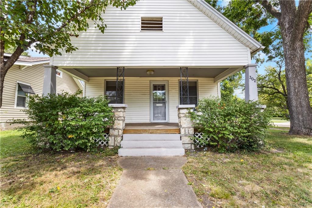 302 Pacific Ave, Osawatomie, KS 66064