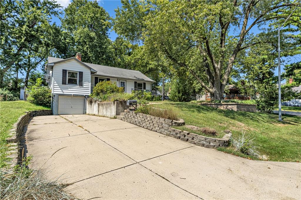 5530 N Spruce Ave, Kansas City, MO 64119