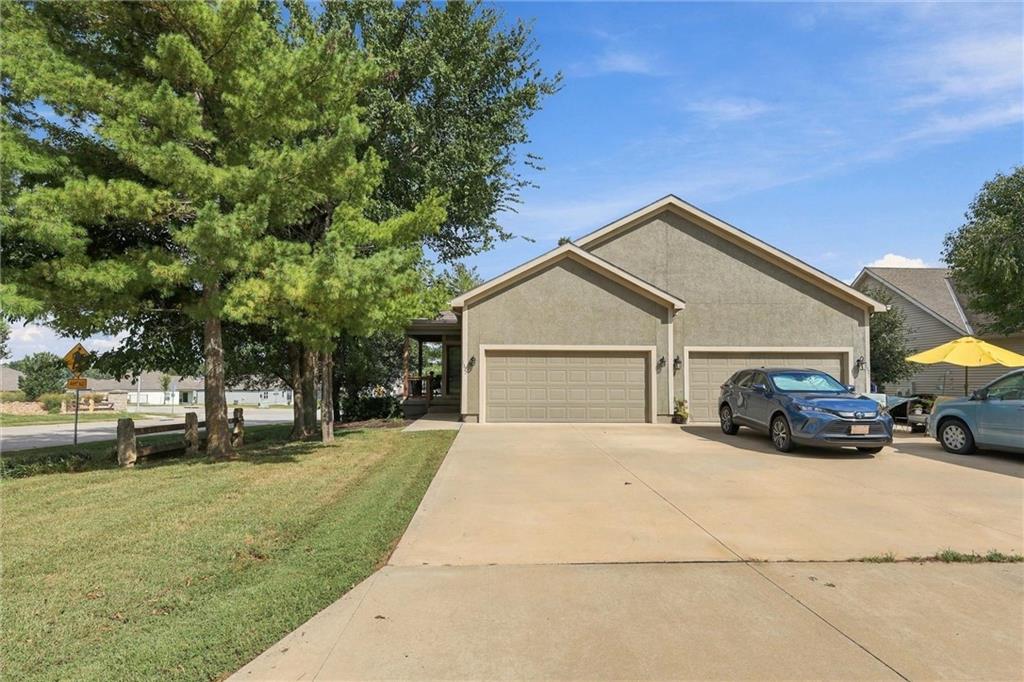 1327 N 158th Ter, Basehor, KS 66007