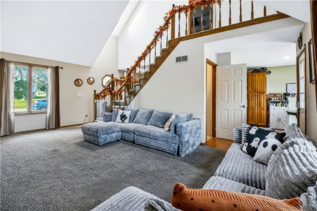 609 Foster Ln, Warrensburg, MO 64093