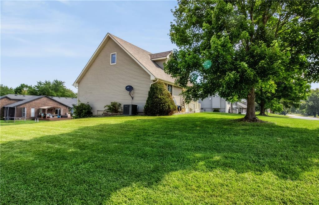 609 Foster Ln, Warrensburg, MO 64093
