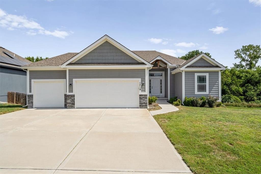 1719 Johnston St, Liberty, MO 64068