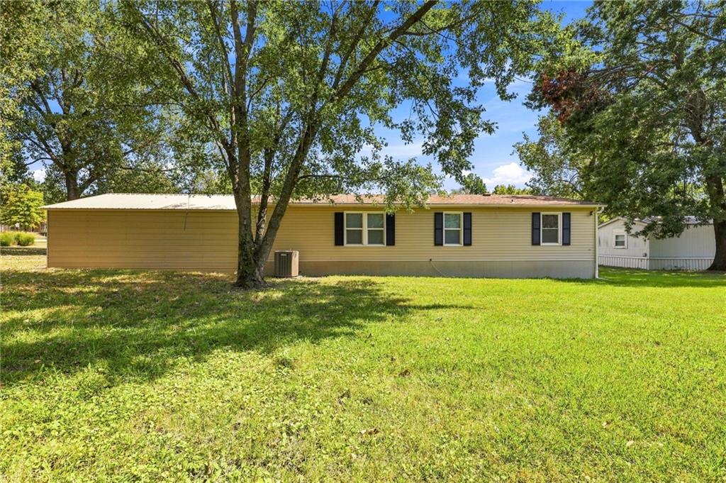 806 N Jerry St, Raymore, MO 64083