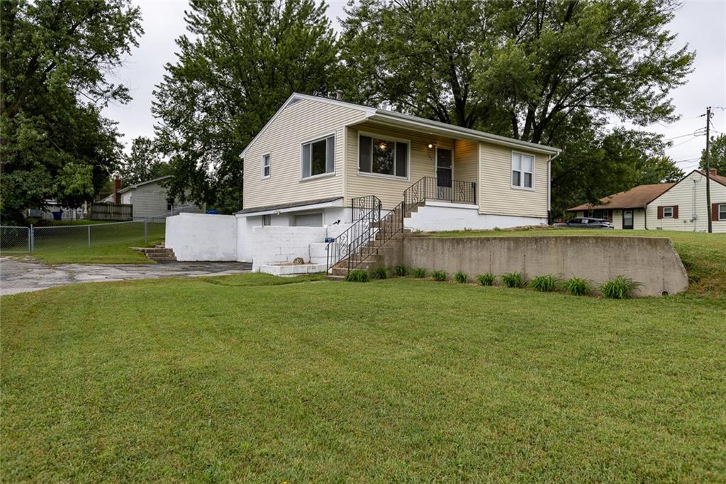 1405 NE 72 St, Gladstone, MO 64118