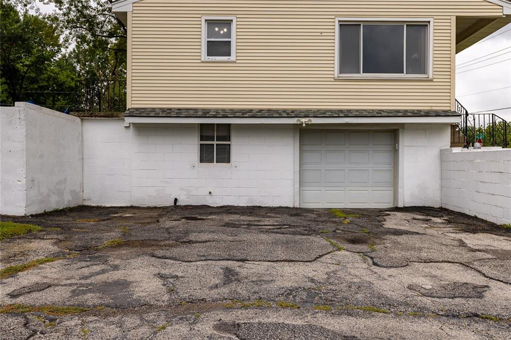 1405 NE 72 St, Gladstone, MO 64118