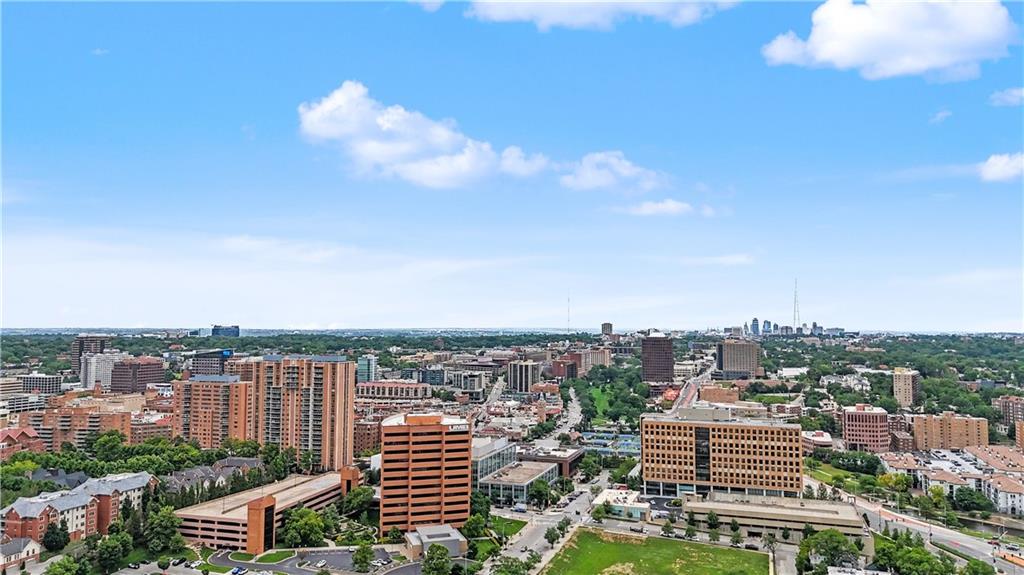 5038 Walnut St, Kansas City, MO 64112