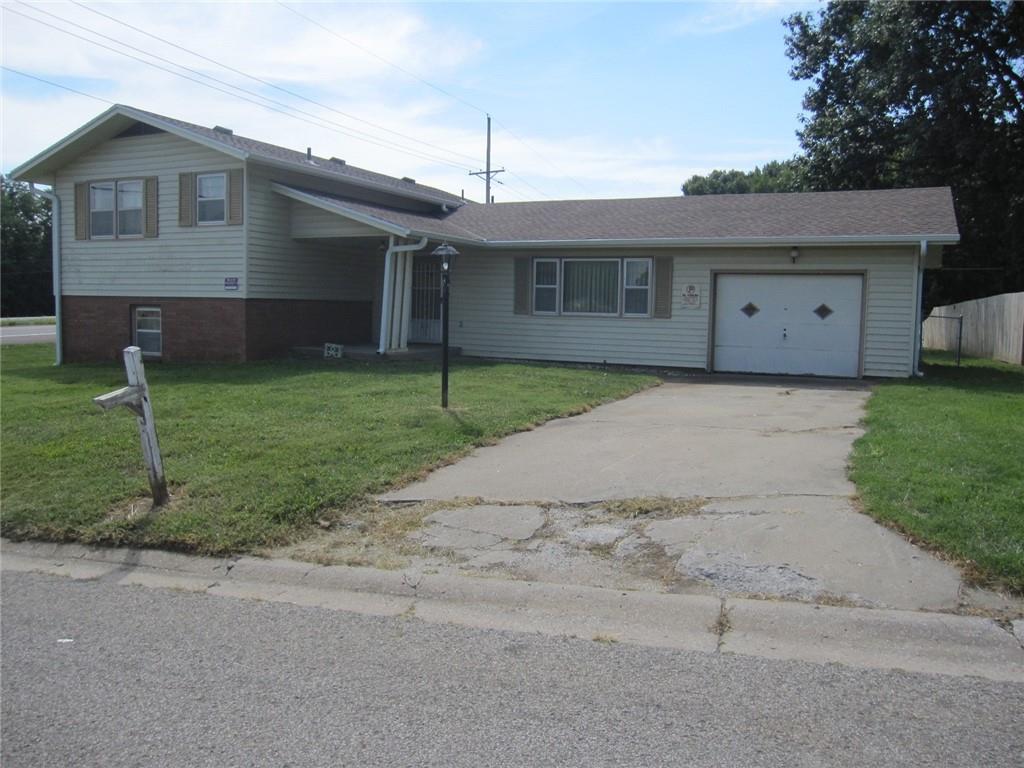 3306 Jennifer Ln, Country Club, MO 64505