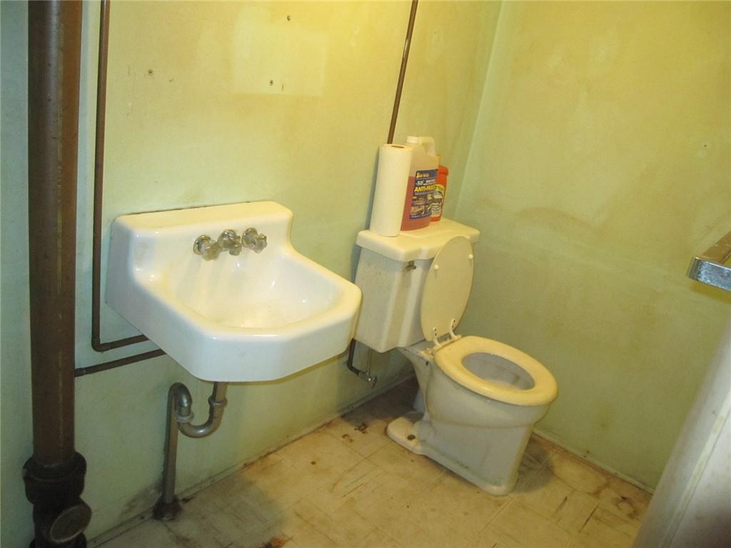 3306 Jennifer Ln, Country Club, MO 64505