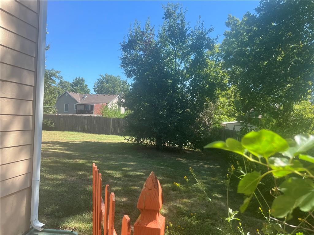 1211 Banner Ct, Lee's Summit, MO 64086