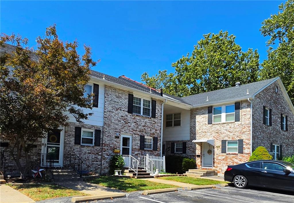 8310 Woodward St, Overland Park, KS 66212