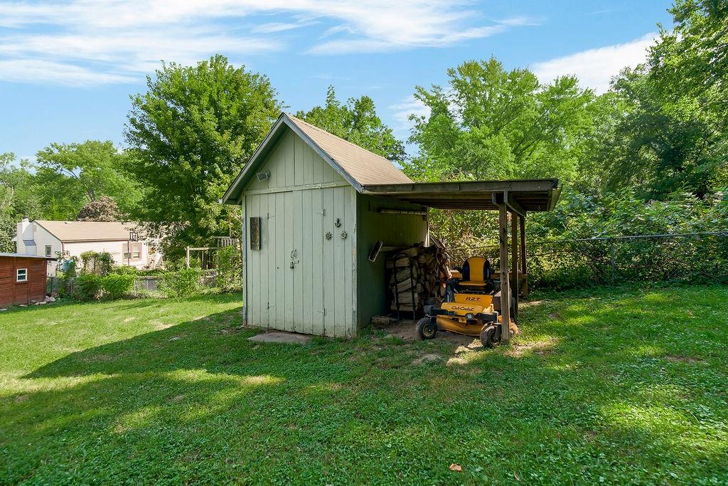 3111 NE 39th St, Kansas City, MO 64117