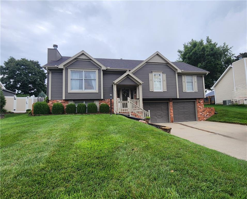 2801 Quail Dr, St Joseph, MO 64506