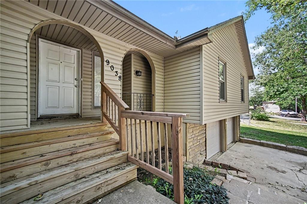 9038 Manning Ave, Kansas City, MO 64138
