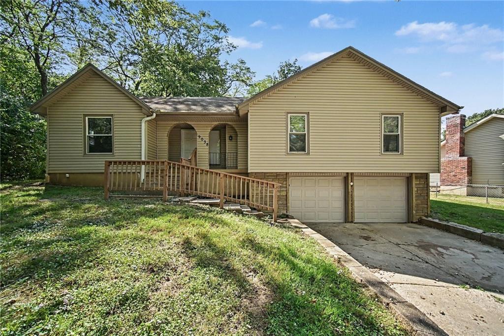9038 Manning Ave, Kansas City, MO 64138