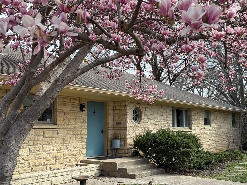 2400 Orchard Ln, Lawrence, KS 66049