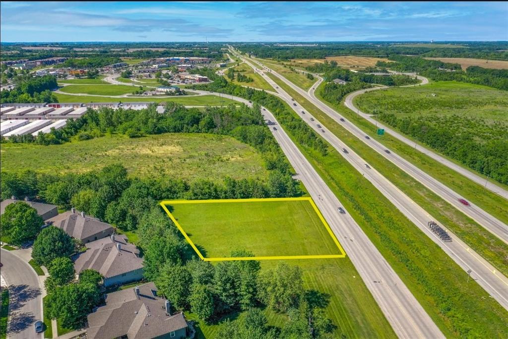 SW Raintree Dr, Lee's Summit, MO 64082