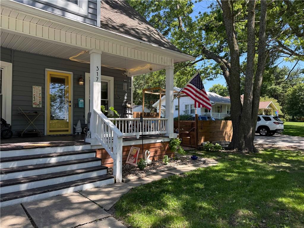 317 SE Grand Ave, Lee's Summit, MO 64063