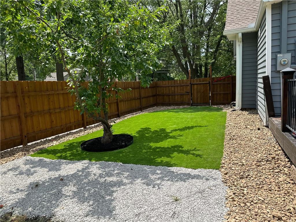 317 SE Grand Ave, Lee's Summit, MO 64063