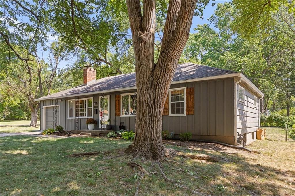 8863 Switzer Rd, Overland Park, KS 66214