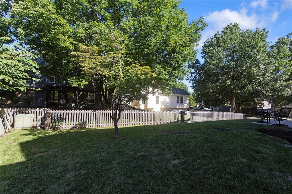 22004 W 51st Ter, Shawnee, KS 66226