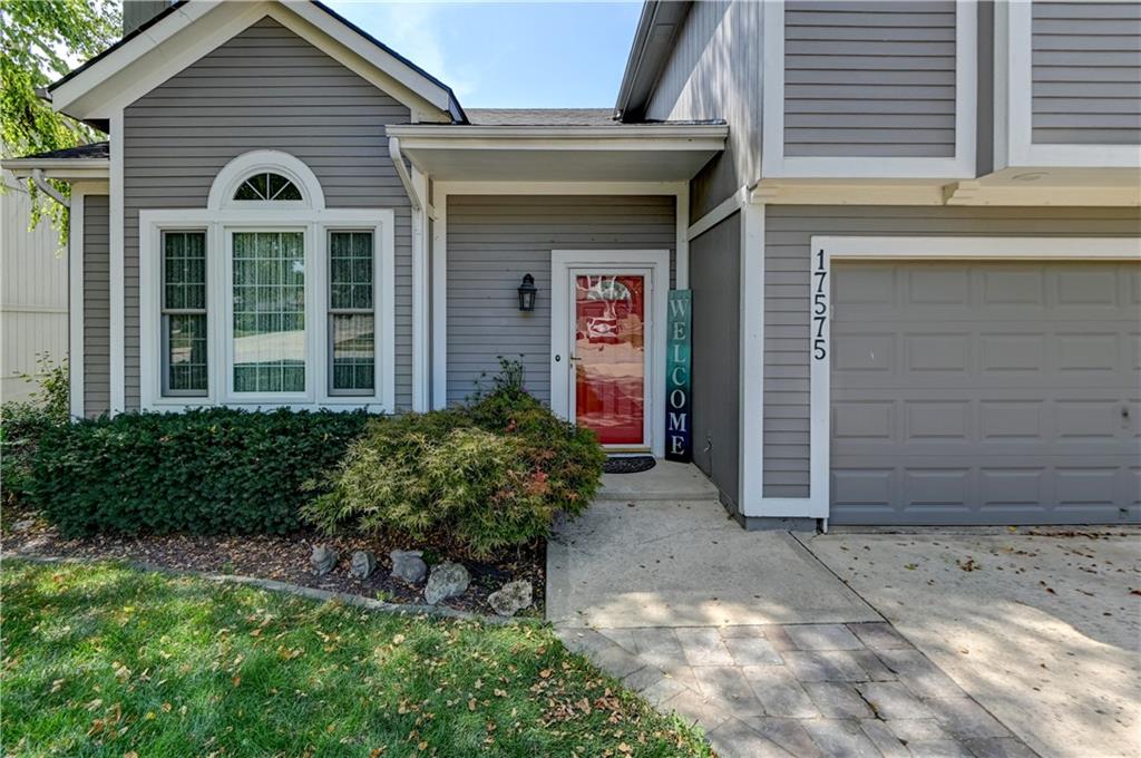 17575 W 111th Ct, Olathe, KS 66061