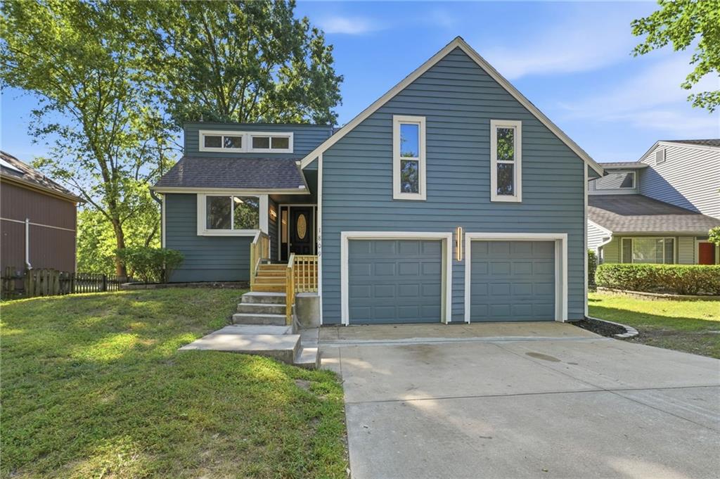 1809 NE Gatewood Dr, Lee's Summit, MO 64086