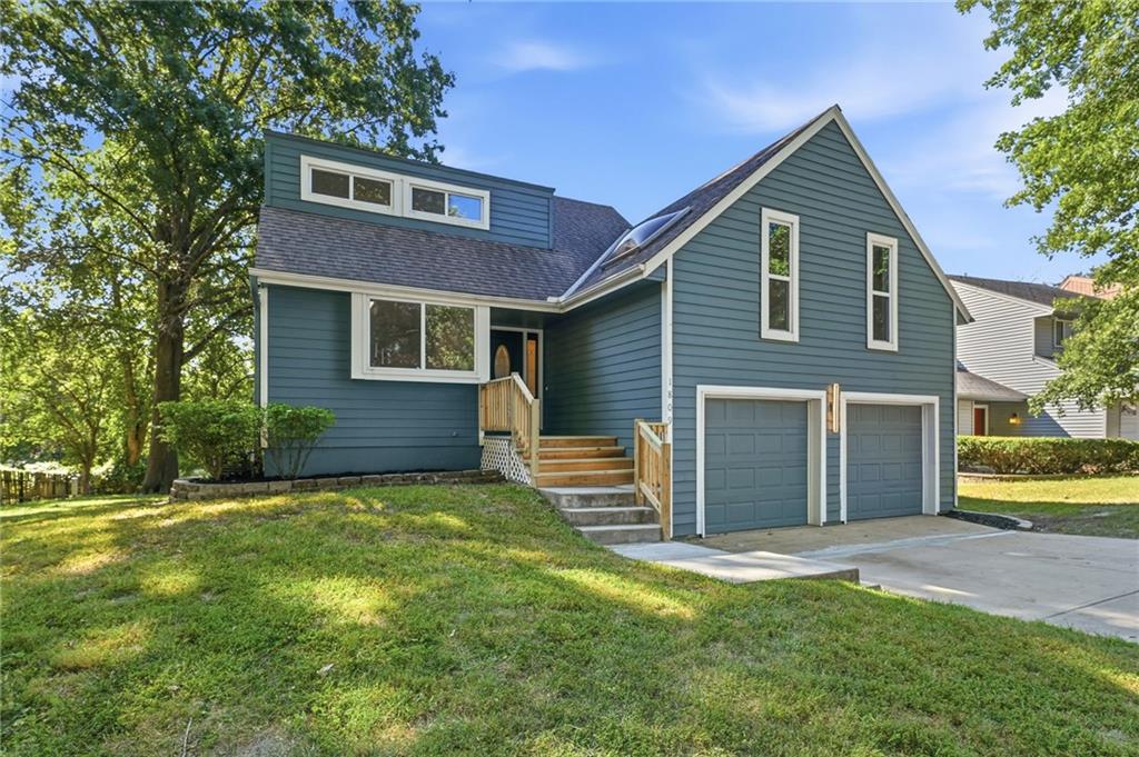 1809 NE Gatewood Dr, Lee's Summit, MO 64086